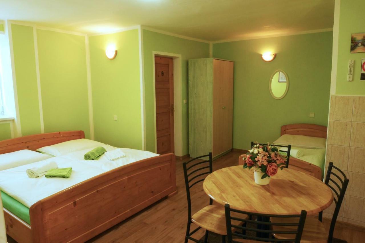 Apartman Pri Zamocku Besenova Ngoại thất bức ảnh